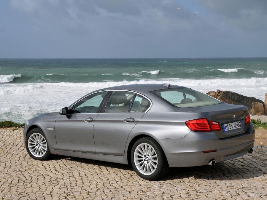  BMW 535i Sedan 2010 года  (фото 6 из 16)